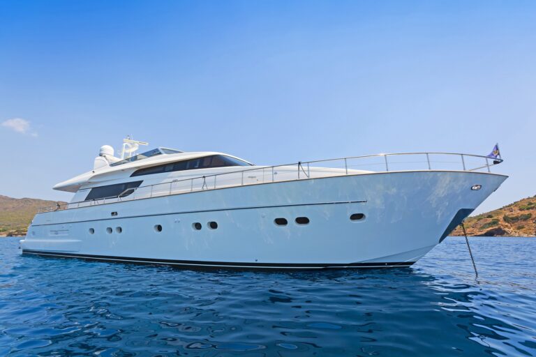 The 21m Yacht FOS