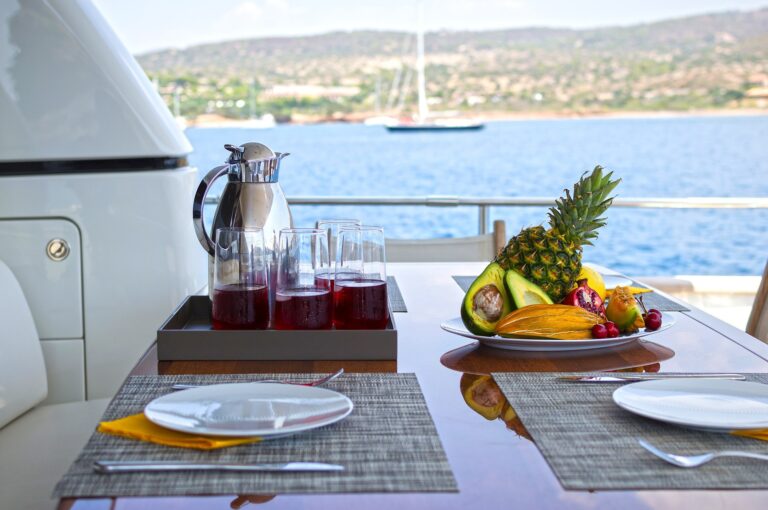 The 21m Yacht FOS