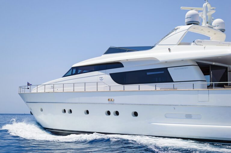 The 21m Yacht FOS