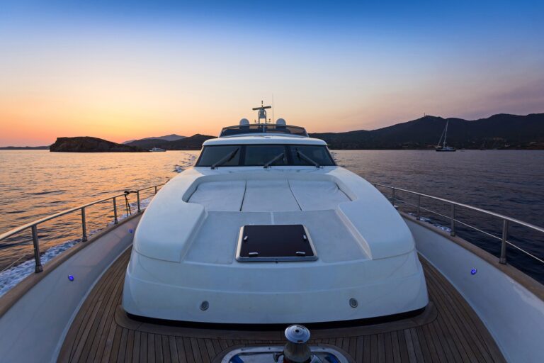 The 21m Yacht FOS