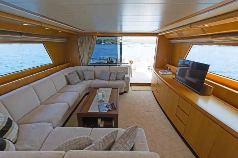 The 21m Yacht FOS