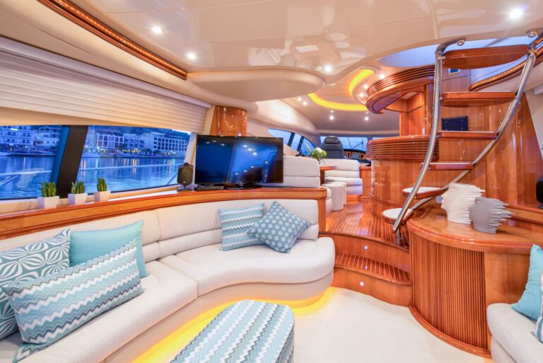 The 21m Yacht MANU