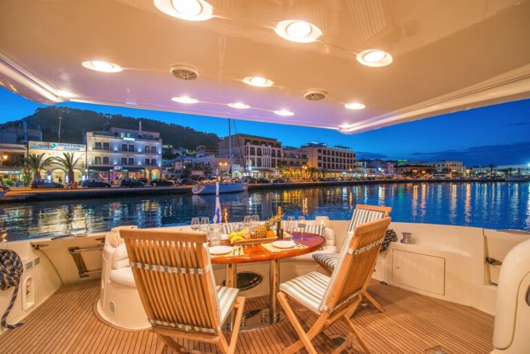 The 21m Yacht MANU