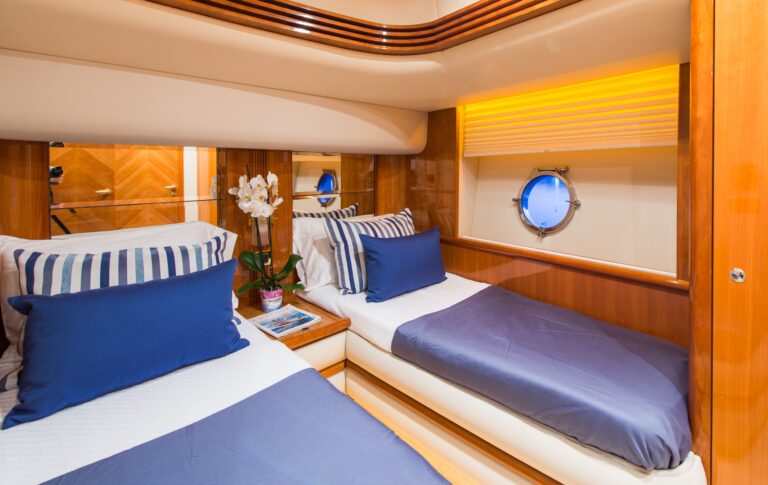 The 21m Yacht MANU
