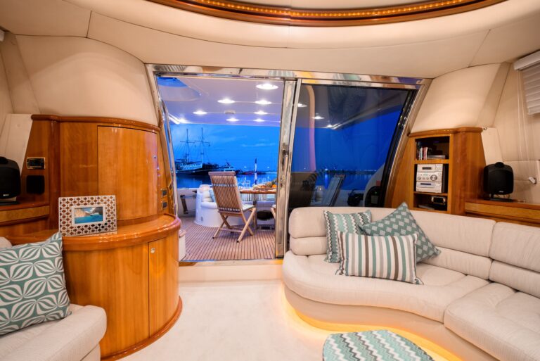 The 21m Yacht MANU