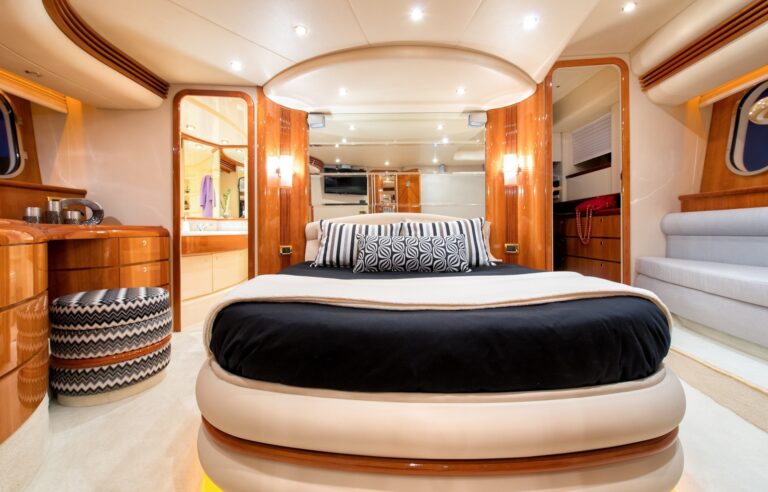 The 21m Yacht MANU