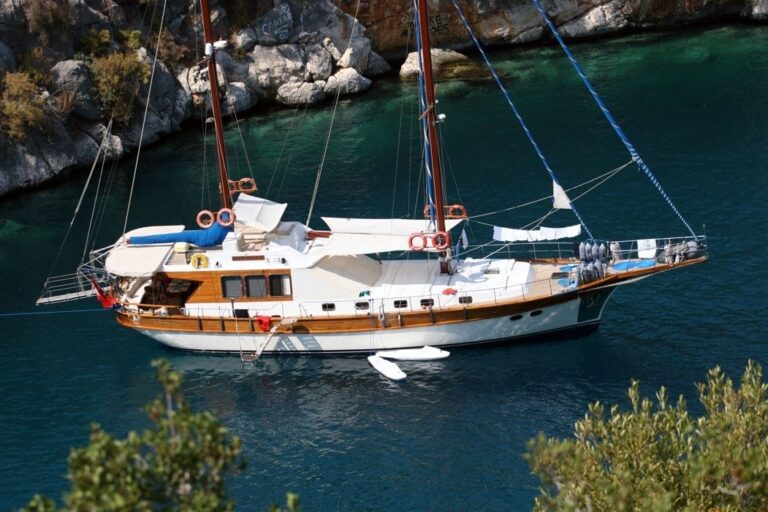 The 21m Yacht SERENITY 70