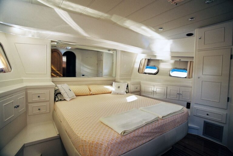 The 21m Yacht SERENITY 70