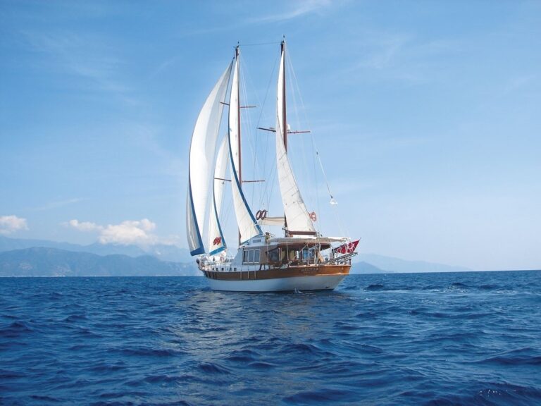 The 21m Yacht SERENITY 70