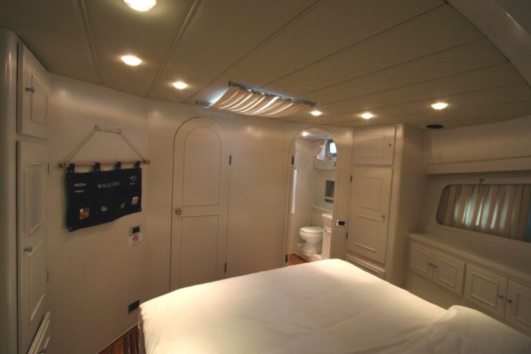 The 21m Yacht SERENITY 70