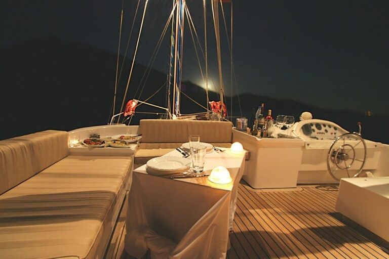 The 21m Yacht SERENITY 70