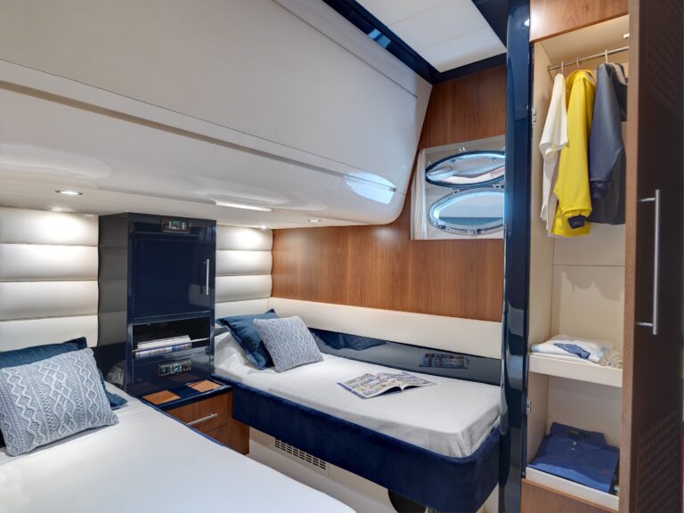 The 21m Yacht SPACE