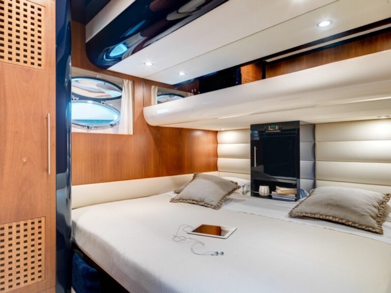 The 21m Yacht SPACE