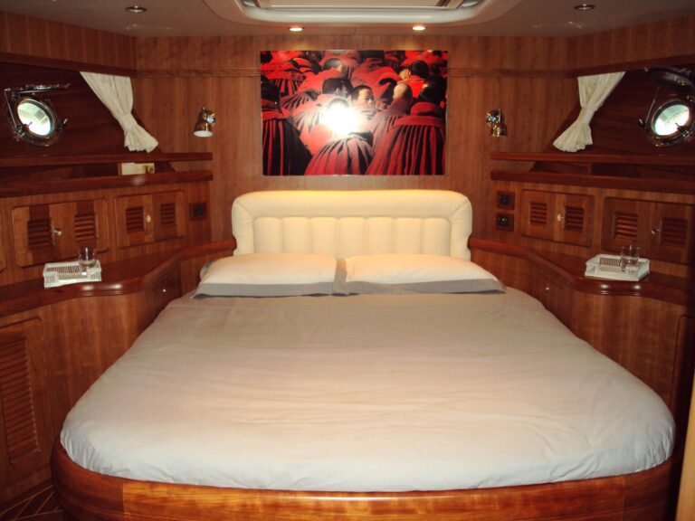 The 22m Yacht SILVER FOX