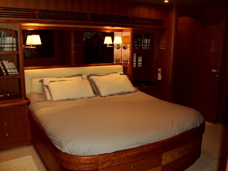 The 22m Yacht SILVER FOX