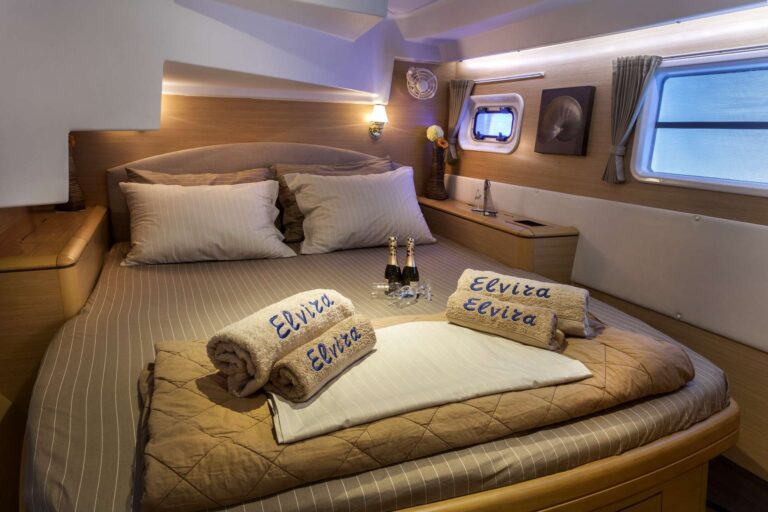Double guest cabin