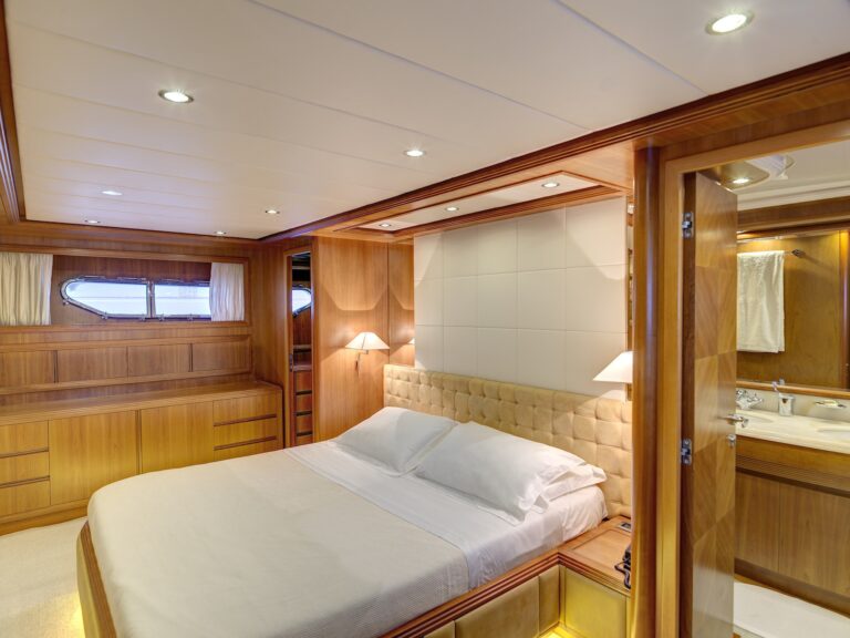 The 23m Yacht AIMILIA