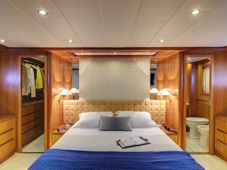 The 23m Yacht AIMILIA