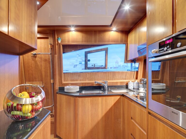 The 23m Yacht AIMILIA