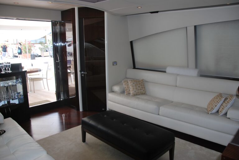The 23m Yacht CARBON