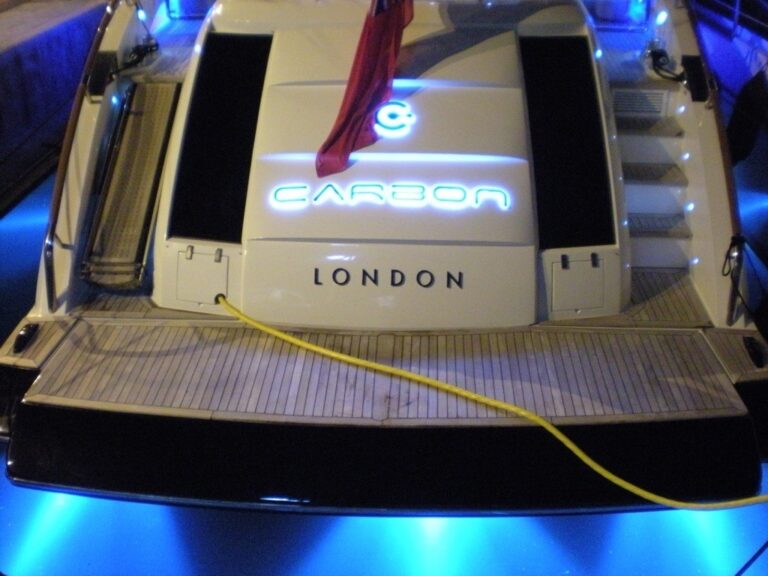 The 23m Yacht CARBON