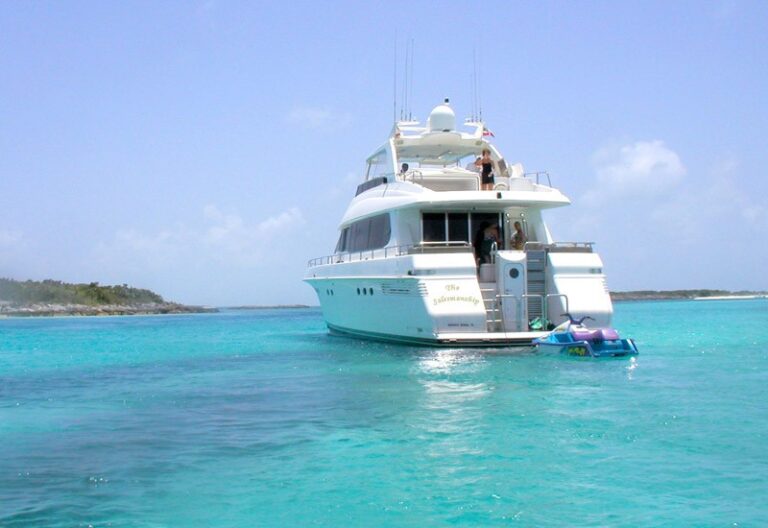 Inside On Yacht COMPANIONSHIP