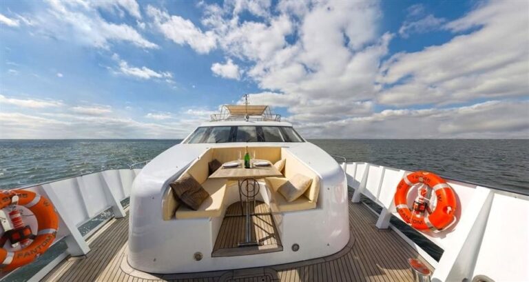 The 23m Yacht FANTOM