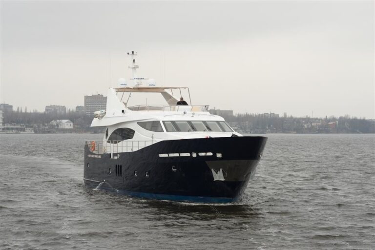 The 23m Yacht FANTOM
