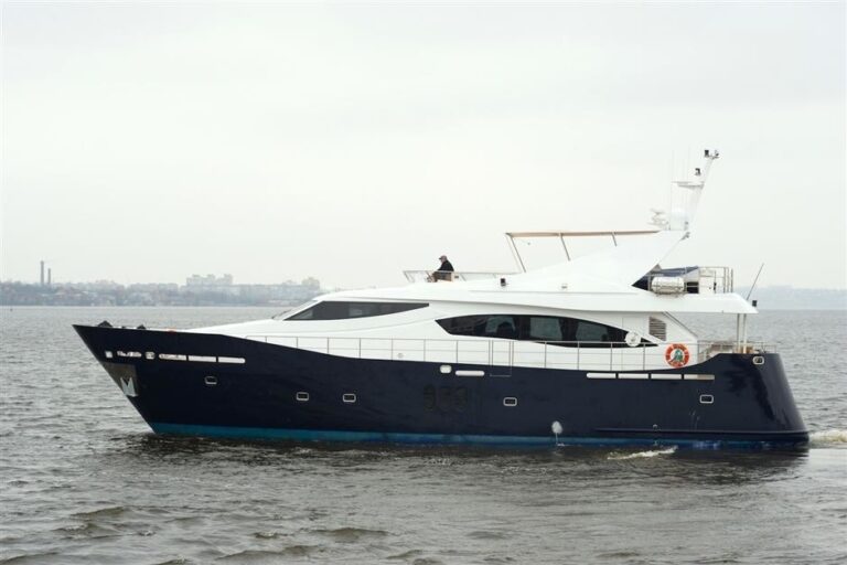 The 23m Yacht FANTOM
