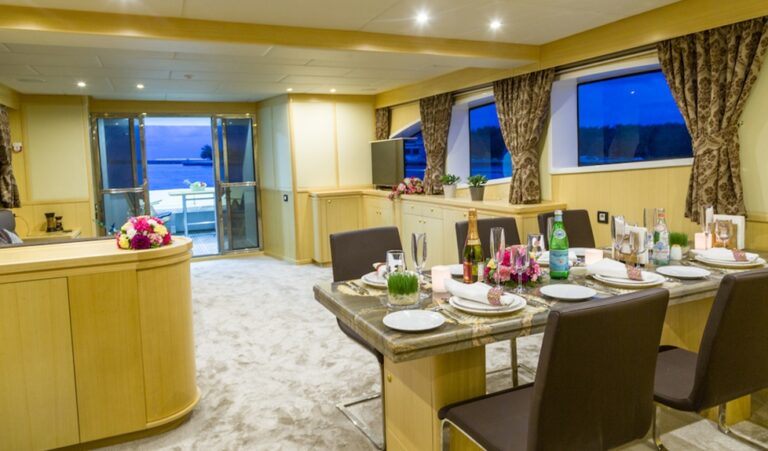 The 23m Yacht FANTOM