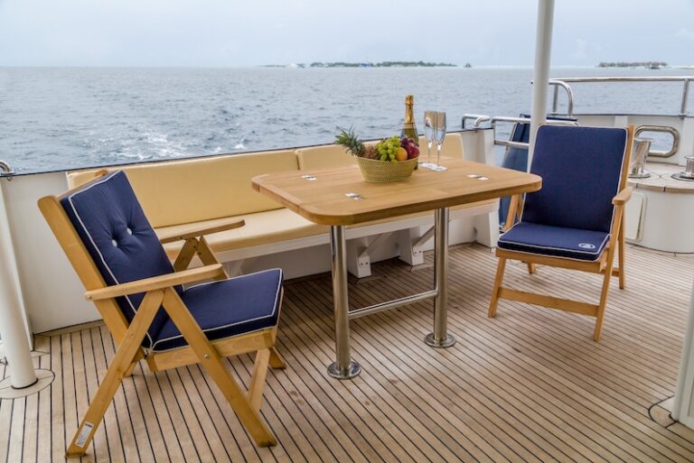 The 23m Yacht FANTOM