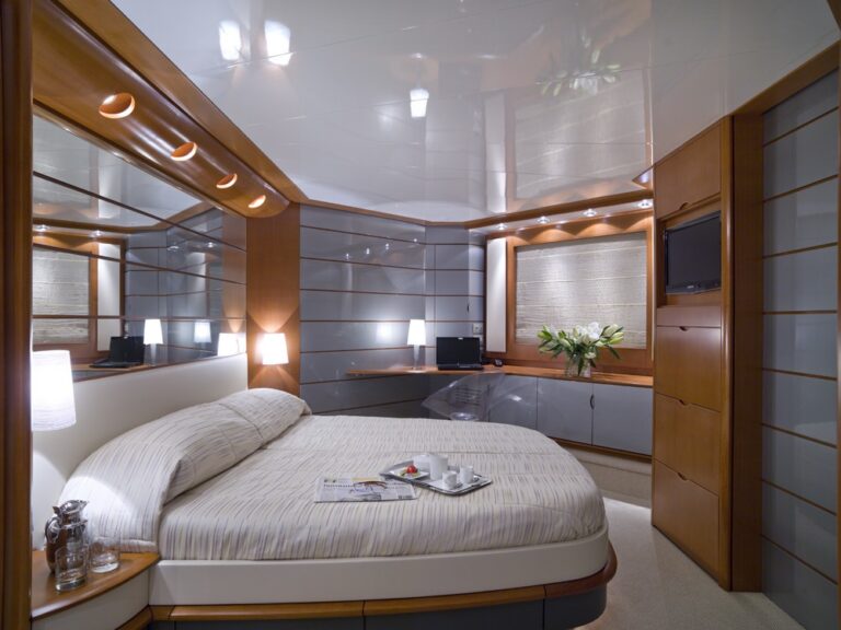 The 23m Yacht LOW BLOW