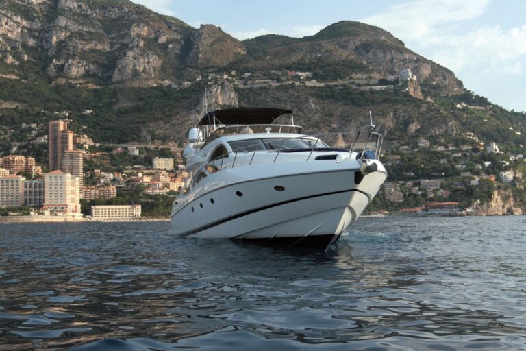 The 23m Yacht LUCKY SEVEN