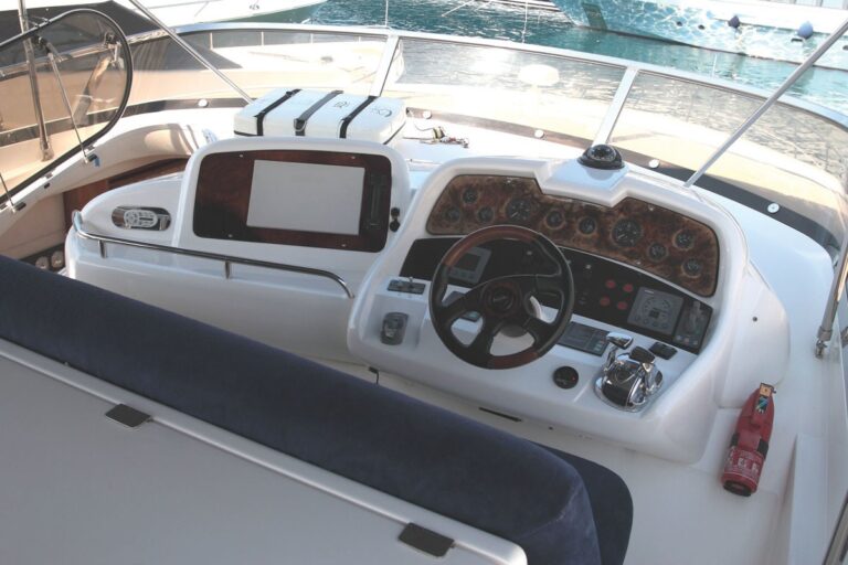 The 23m Yacht LUCKY SEVEN