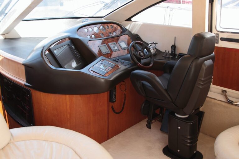 The 23m Yacht LUCKY SEVEN