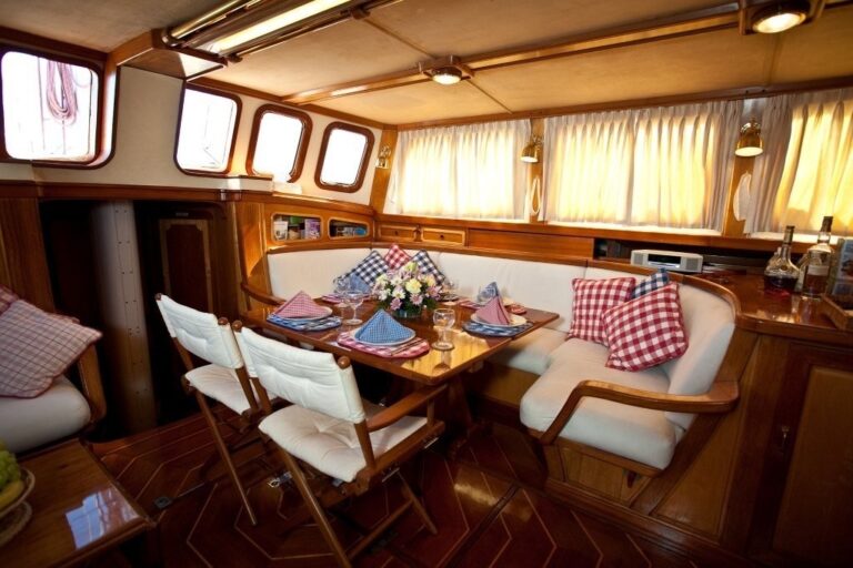 The 23m Yacht MALAIKA