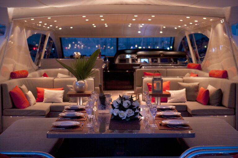 Life On Yacht CRISTAL 1