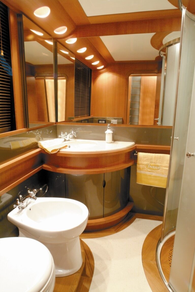 The 24m Yacht LES A