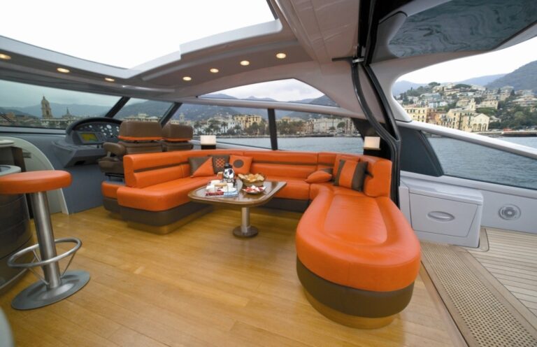 The 24m Yacht LES A