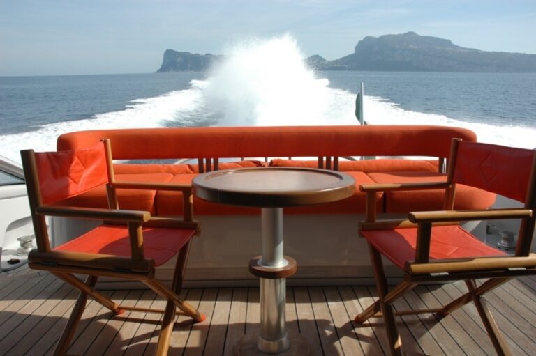 The 24m Yacht LES A