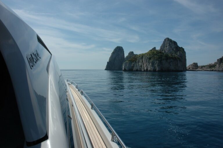 The 24m Yacht LES A