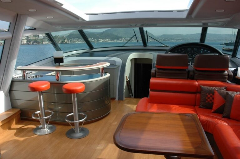 The 24m Yacht LES A