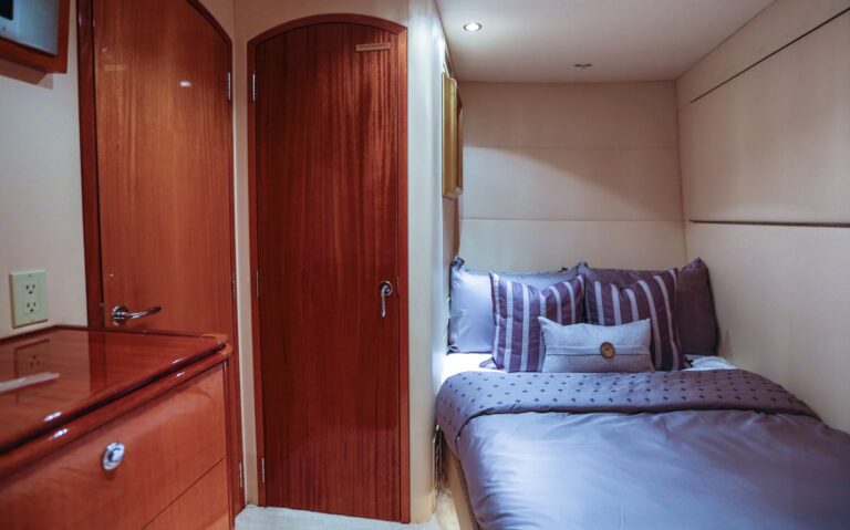 The 24m Yacht NO COMPLAINTS