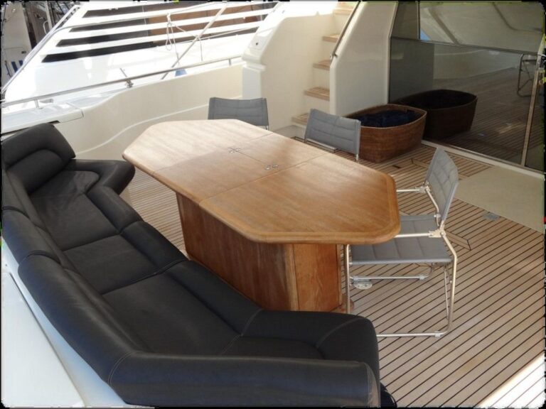 The 24m Yacht R MANY