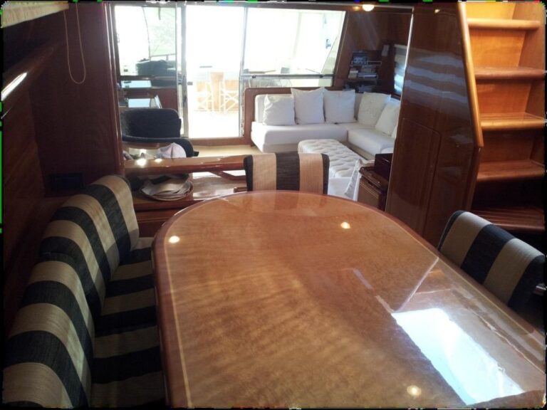 The 24m Yacht R MANY