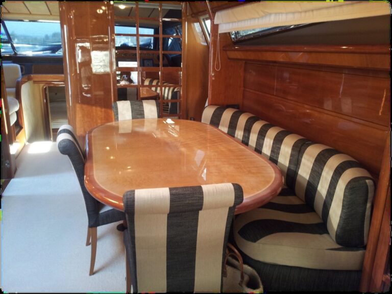 The 24m Yacht R MANY