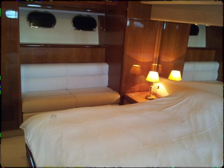 The 24m Yacht R MANY