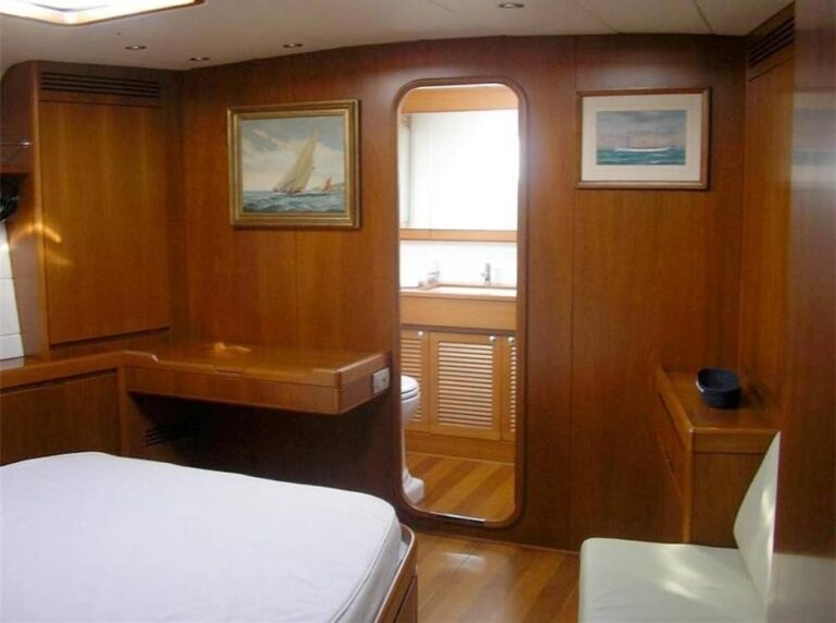 The 24m Yacht SI VIS PACEM
