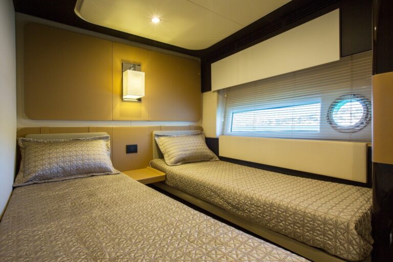 The 24m Yacht TOFFEE CRISP