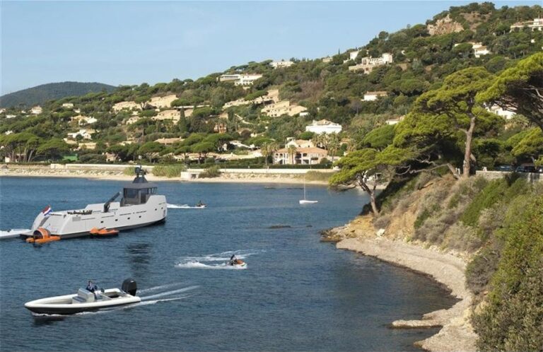 The 24m Yacht YXT ONE